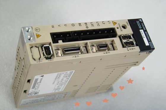 新しいYaskawa SGDS-A5A15A ACサーボ アンプ200-230V 0.6A 50W
